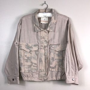 Hei Hei Anthropologie tan camo linen crop size med